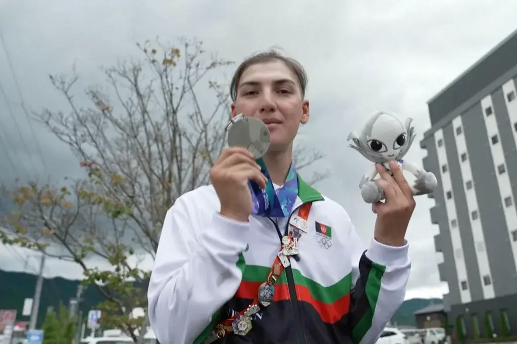 Cyclist Fooled Taliban, Dressing As A Man To Train 