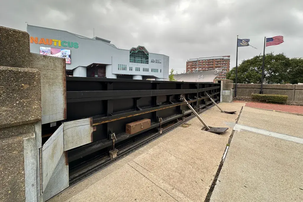 Atlantic States Prep For Powerful Nor'easter Storm 