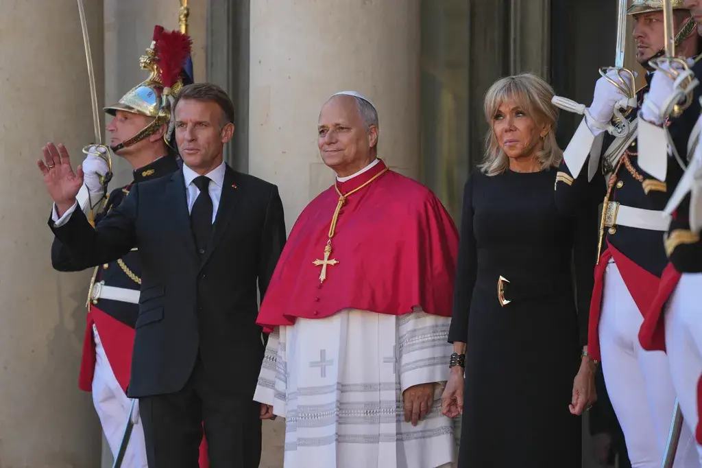 Pope Warns About AI: “Paradise Of Machines” Risks Undermining Humanity 