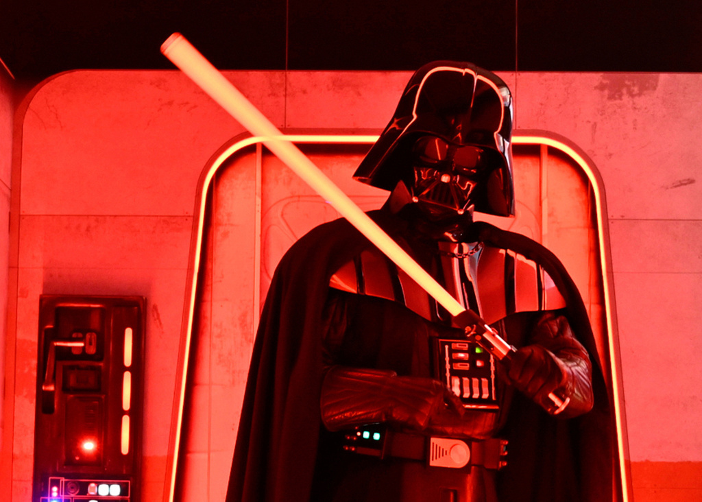 Lightsaber Darth Vader Deployed In Famous 'I Am Your Father' Duel Goes On Auction
